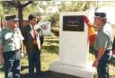 Descubrimiento de una placa y el monolito con el nombre de avenida de Valdemoro, en el interior del recinto del colegio de Guardias Jóvenes Duque de Ahumada - Fecha: c. 1990 Ayuntamiento de Valdemoro Autor: Edelmiro A. Galván Villamandos