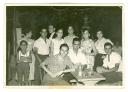 Juan Prado junto a unos amigos en la plaza de la Piña - Año: Hacia 1959. Cedida por: Mercedes Prado de la Peña. Autor: Desconocido.
