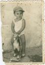 Ángel Marcos montado en su caballo de cartón - Año: Hacia 1956 - Cedida por: Ángel Marcos Morante - Autor: Desconocido