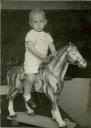 Antonio Moreno montado en caballo de cartón - Año: Hacia 1944 - Cedida por: Antonio Moreno Blanco - Autor: Desconocido