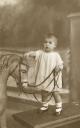 Jerónimo Alguacil con un caballo de cartón - Año: Hacia 1924 - Cedida por: Mª del Carmen Martínez Alguacil - Autor: Desconocido