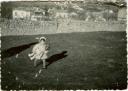 Niña corriendo con su muñeca - Año: Hacia 1960 - Cedida por: Rosario Peiró Moreno - Autor: Desconocido