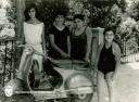 Grupo de amigas en la piscina del colegio Marqués de Vallejo, El Juncarejo. - Año: 1962 - Cedida por: Ana María Macías Macías - Autor: Desconocido