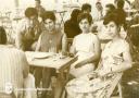 Grupo de amigas en la terraza del bar Quinito, en la calle Estrella de Elola. - Año: Hacia 1967 - Cedida por: Mercedes Torres Ortiz - Autor: Desconocido