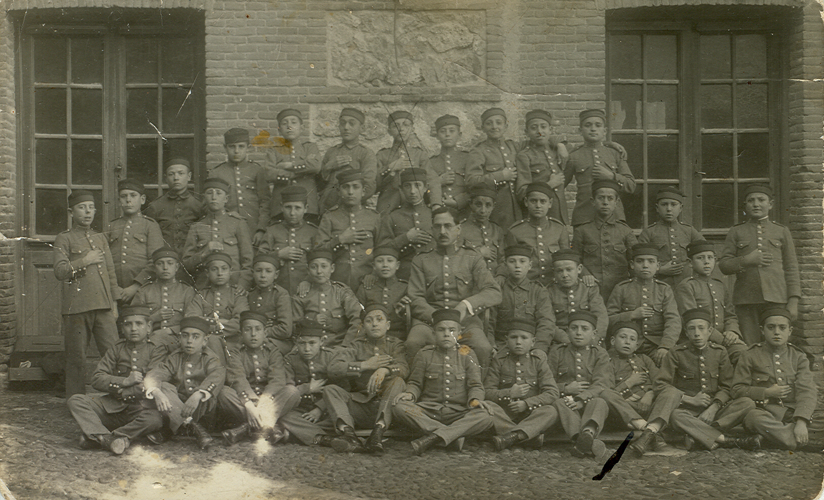 Grupo de colegiales del curso académico 1925-1926.