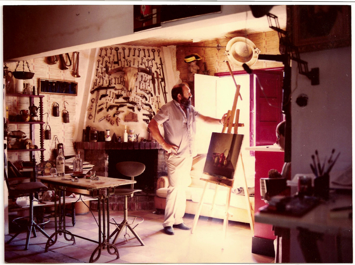Juan Prado en su estudio de la calle pozo Chico en los años 70