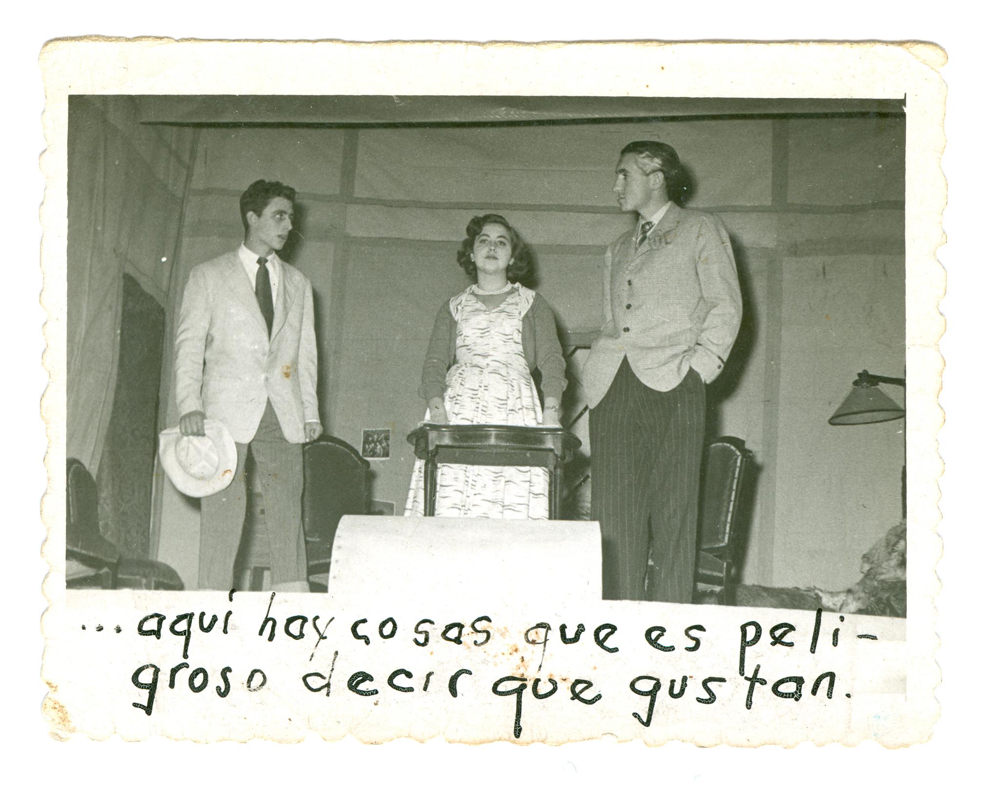 Representación teatral en el antiguo teatro municipal