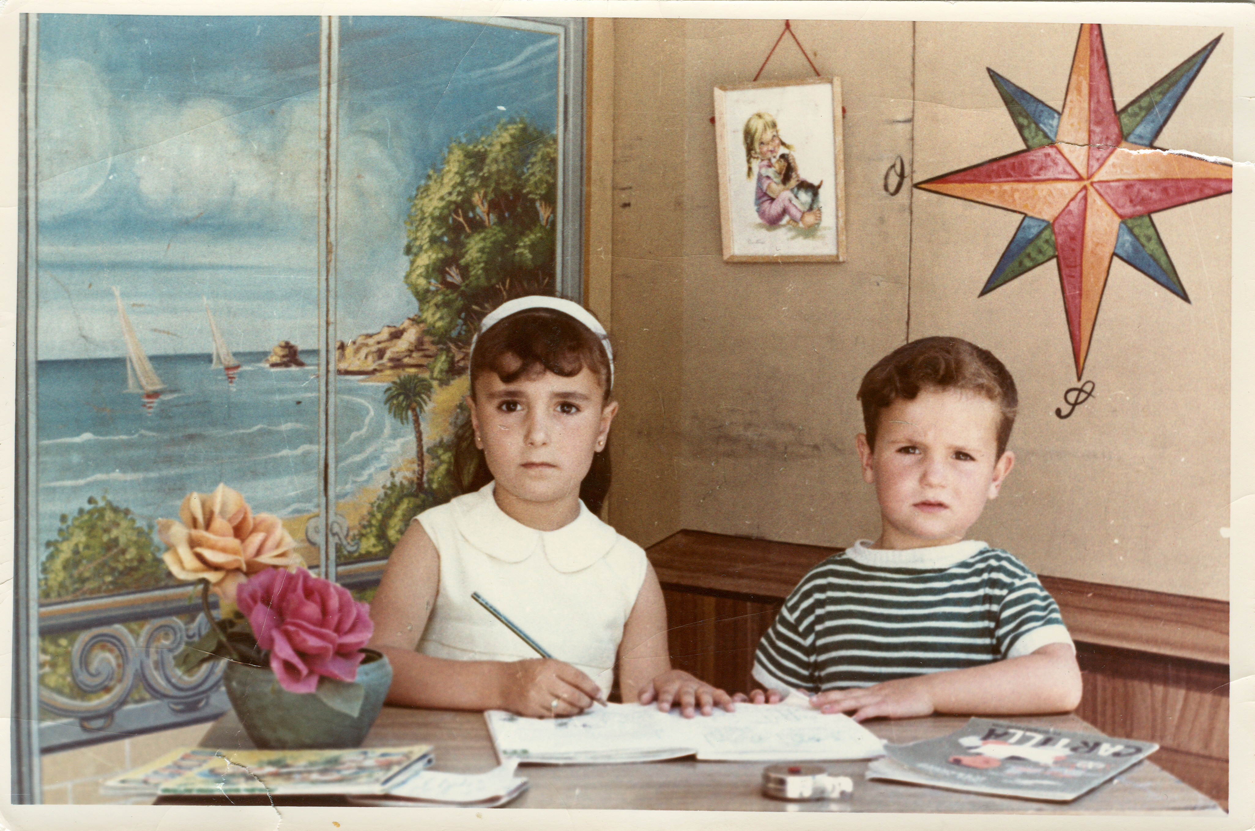 Retrato escolar de los hermanos Cristina y Juan Carlos Bravo-Burguillos.